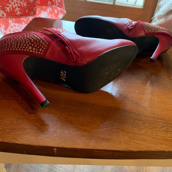 ABS Allen Schwartz Red leather stiletto booties - Picture 4 of 8